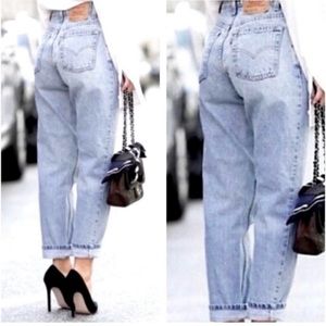 Vintage Levi’s 550 relaxed fit tapered leg jeans. Size 14